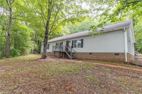 1605 Red Wolf Ln, Asheboro, NC 27205
