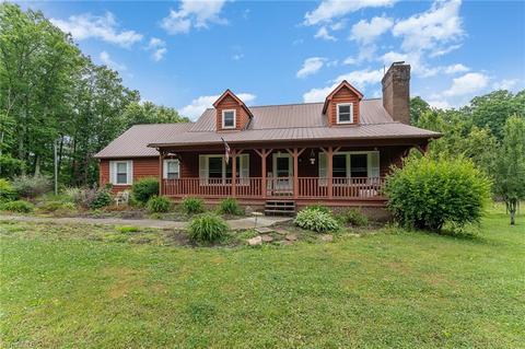 174 Brinkley Ln, Pilot Mountain, NC 27041