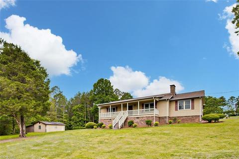 487 Mountain Brook Rd, Asheboro, NC 27205