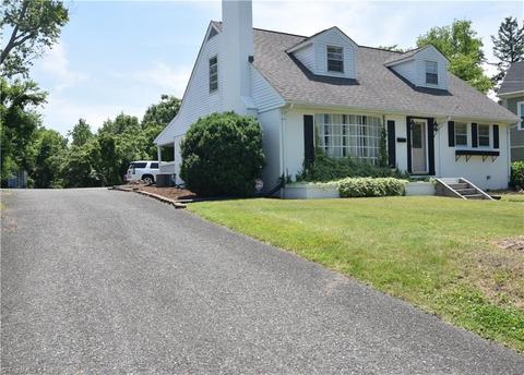 131 Taylor St, Mount Airy, NC 27030