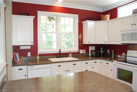 376 Mountainview Rd, King, NC 27021 photo 8
