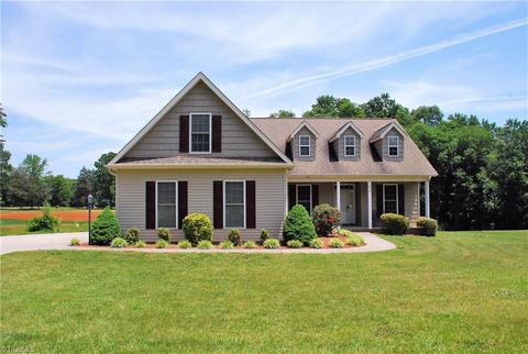 376 Mountainview Rd, King, NC 27021