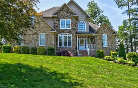 135 Stratford Pl, Dobson, NC 27017