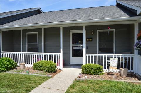 3116 Windchase Ct, High Point, NC 27265 photo 2