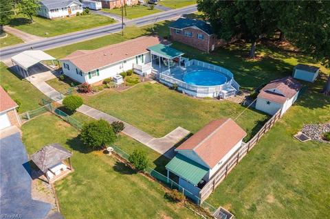 105 N 13th Ave, Mayodan, NC 27027