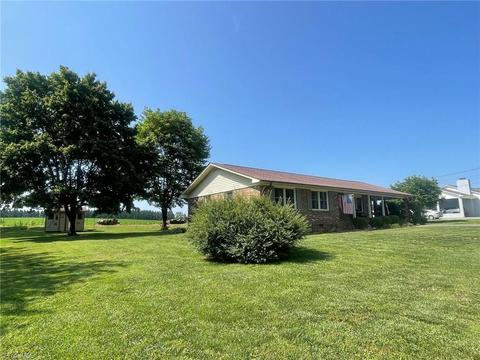215 Freeman St, Dobson, NC 27017 photo 9