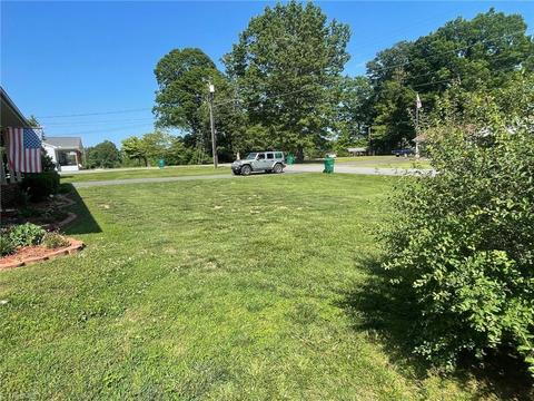 215 Freeman St, Dobson, NC 27017 photo 20