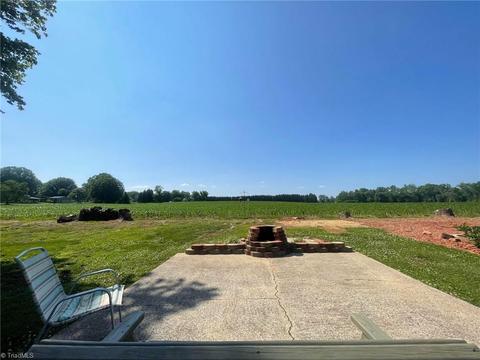215 Freeman St, Dobson, NC 27017 photo 4