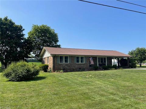 215 Freeman St, Dobson, NC 27017 photo 1
