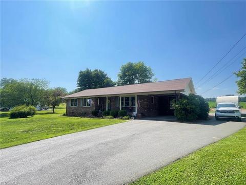 215 Freeman St, Dobson, NC 27017 photo 5