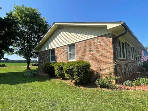 215 Freeman St, Dobson, NC 27017 photo 8