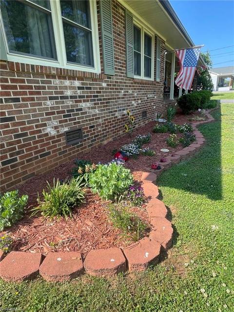 215 Freeman St, Dobson, NC 27017 photo 17
