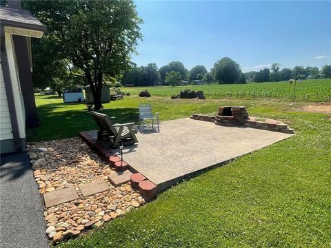 215 Freeman St, Dobson, NC 27017 photo 3