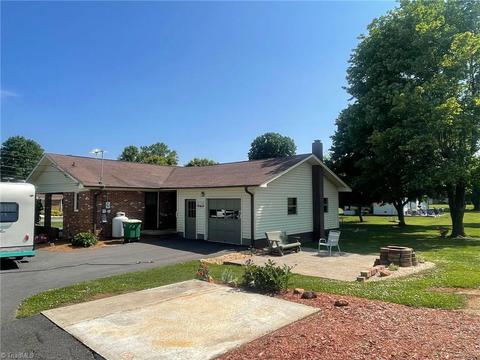 215 Freeman St, Dobson, NC 27017 photo 2
