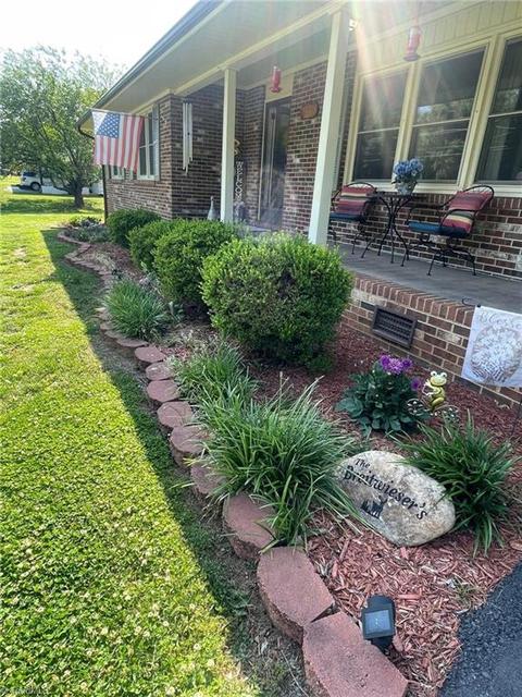 215 Freeman St, Dobson, NC 27017 photo 16