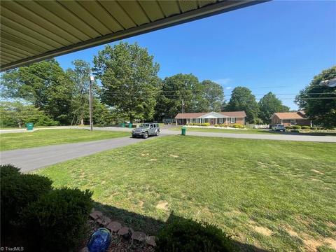 215 Freeman St, Dobson, NC 27017 photo 12
