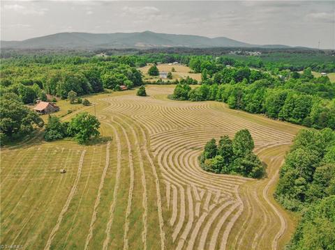 2900 S Mayo Dr, Stuart, VA 24171