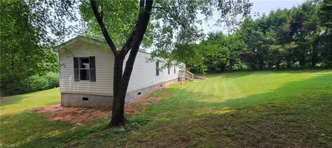 4995 Haystack Rd, Dobson, NC 27017 photo 3