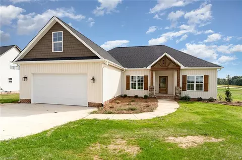 135 Providence Trl, Madison, NC 27025
