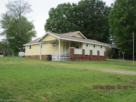 2932 Durant Dr, Winston Salem, NC 27107
