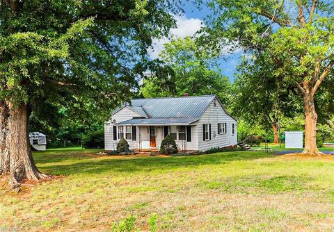 1016 Fork Creek Mill Rd, Seagrove, NC 27341