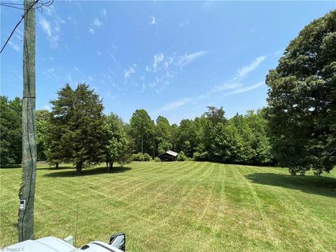 210 Arcadia Dr, Lexington, NC 27295