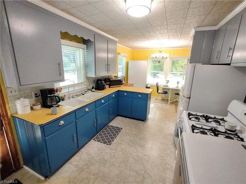 2004 Guyer St, High Point, NC 27265 photo 5