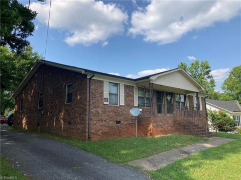 1006 Trinity St, Thomasville, NC 27360 photo 2