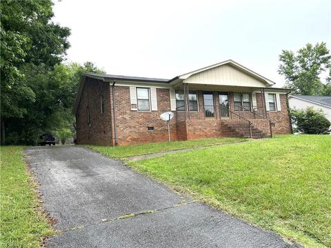 1006 Trinity St, Thomasville, NC 27360 photo 3