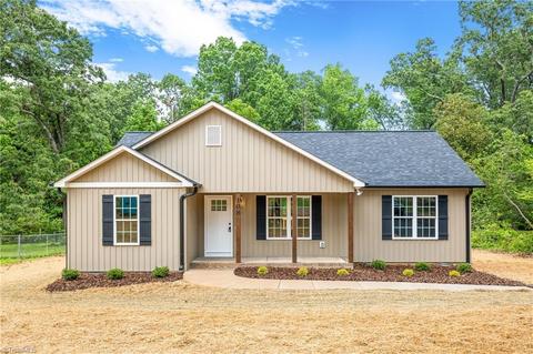 108 Forest Dr, Thomasville, NC 27360