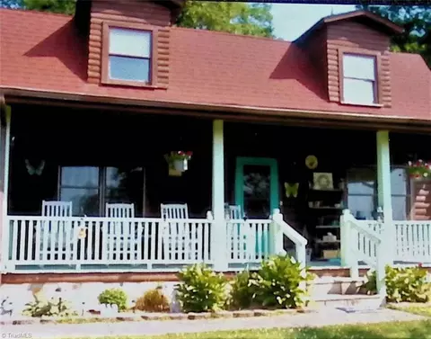 1335 Flippin Rd, Mount Airy, NC 27030