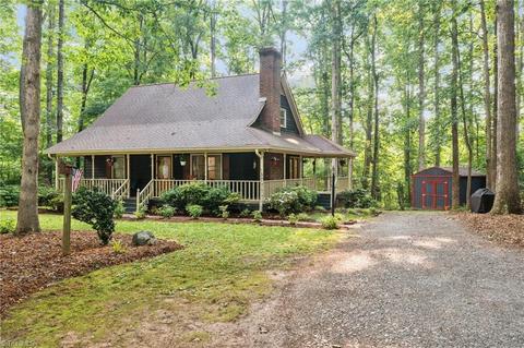 6836 Taylor Woods Ln, Pleasant Garden, NC 27313