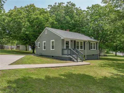 130 Willowbrook Cir, Lexington, NC 27295