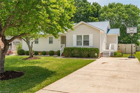 635 Paramount St, High Point, NC 27260 photo 2