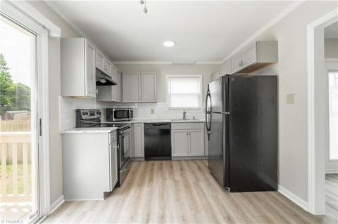 635 Paramount St, High Point, NC 27260 photo 6