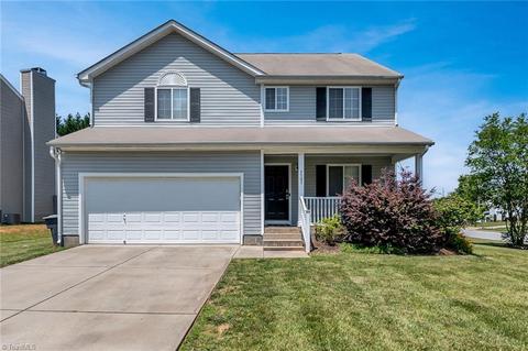 5509 Carriage Woods Dr, Browns Summit, NC 27214