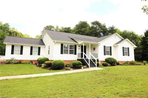 3805 Polonia Ct, Browns Summit, NC 27214