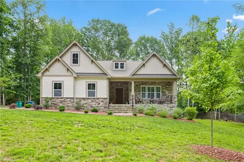 197 Hash Ln, Summerfield, NC 27358