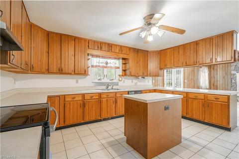 1130 Hawk Ridge Rd, King, NC 27021 photo 13