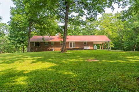 1130 Hawk Ridge Rd, King, NC 27021 photo 7