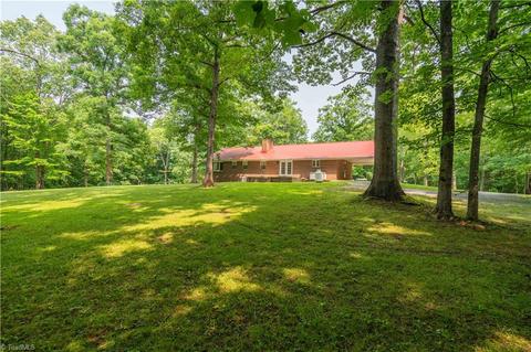 1130 Hawk Ridge Rd, King, NC 27021 photo 6