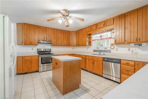 1130 Hawk Ridge Rd, King, NC 27021 photo 14