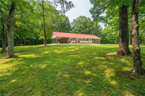 1130 Hawk Ridge Rd, King, NC 27021 photo 4