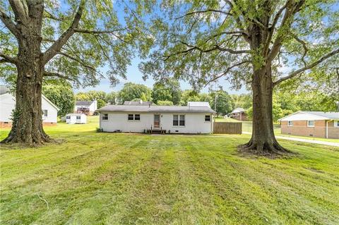 707 W Academy St, Madison, NC 27025