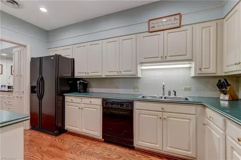 301 Cascade Dr #B2, High Point, NC 27265 photo 12