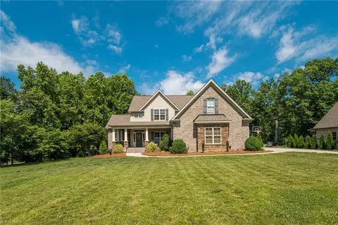 272 Pebblestone Ct, Lexington, NC 27295