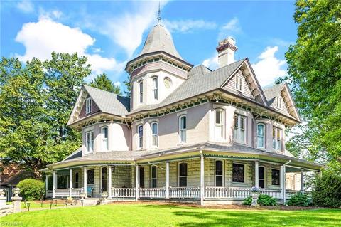 400 W Pine St, Mount Airy, NC 27030