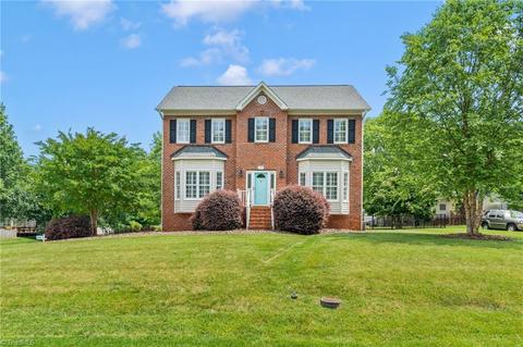 145 Stonburg Rd, Clemmons, NC 27012