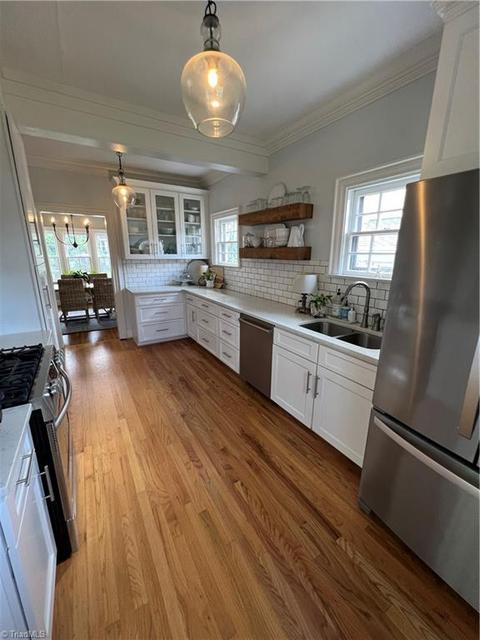 636 Colonial Dr, High Point, NC 27265 photo 2