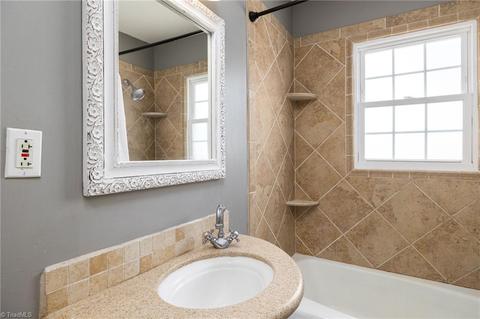 636 Colonial Dr, High Point, NC 27265 photo 24